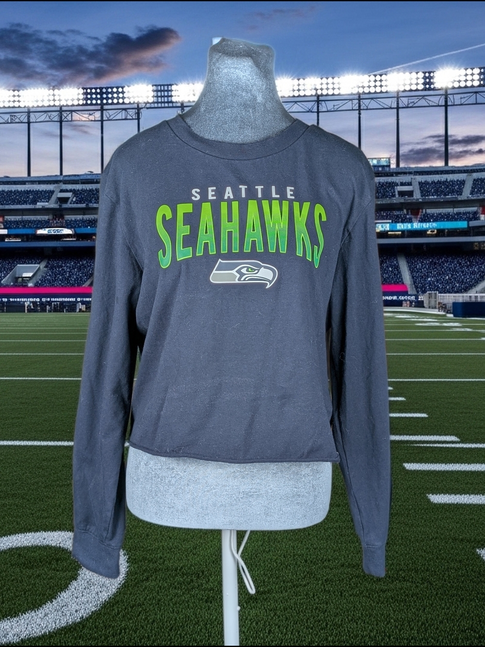 NFL Team Apparel Seattle Seahawks Long‎ Sleeve Crop Top T Shirt Women's L